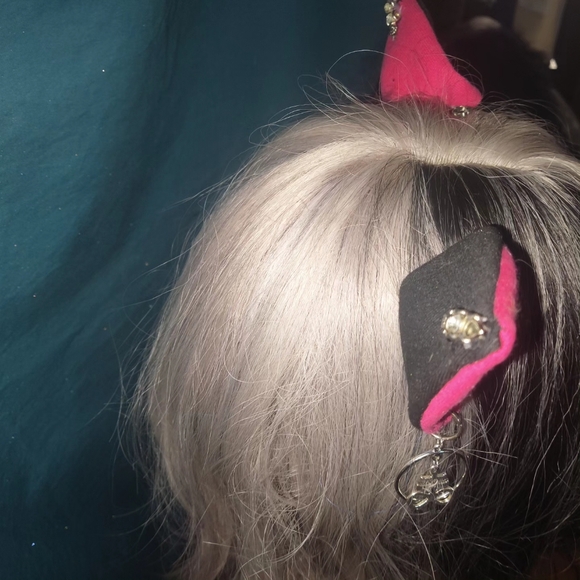 Clip on ears - Picture 2 of 2